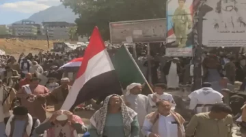 امتنان شعبي.. آلاف اليمنيين في تعز يرحبون بحزمة دعم سعودية بقيمة 1.3 مليار دولار